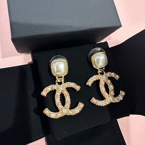 Vintage authentic 21S Chanel Faux pearl large CC dangling Earrings in light gold